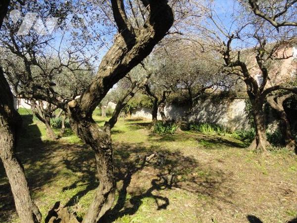 EN EXCLUSIVITE HORS LOTISSEMENT  Terrain d'environ 300m² constructible.Emprise au sol de 40%.Vi...