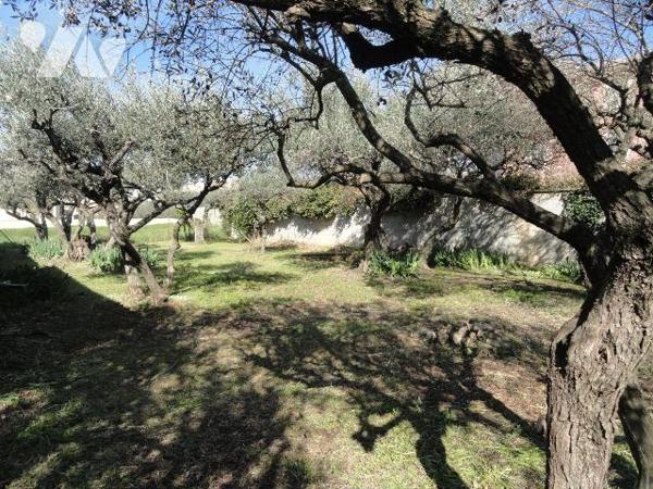 EN EXCLUSIVITE HORS LOTISSEMENT  Terrain d'environ 300m² constructible.Emprise au sol de 40%.Vi...