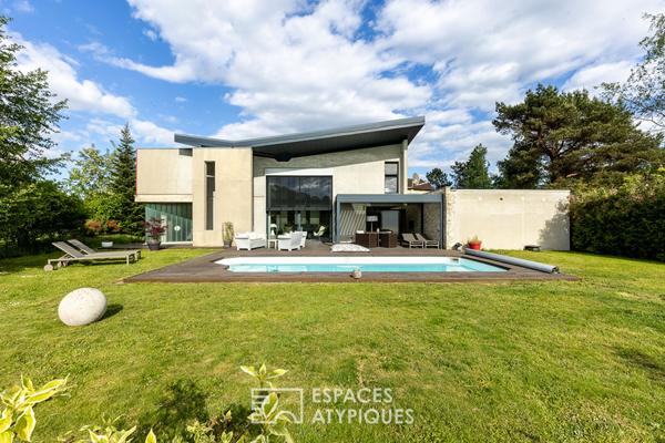 Maison d’architecte béton et nature avec piscine