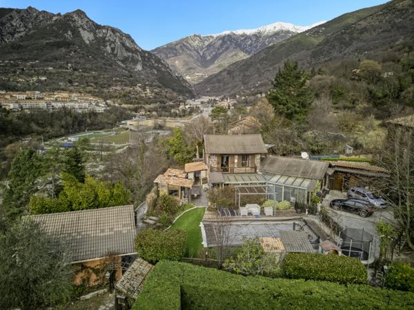 Roquebillière (06450) Maison en pierre, piscine et dépendance à Roquebillière