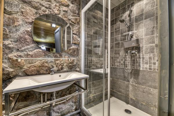 Roquebillière (06450) Maison en pierre, piscine et dépendance à Roquebillière