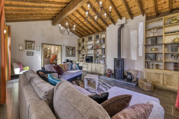 Roquebillière (06450) Maison en pierre, piscine et dépendance à Roquebillière