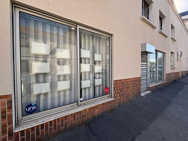 LOCAL PROFESSIONNEL / BUREAUX - 87 M² REZ-DE-CHAUSSÉE SUR RUE