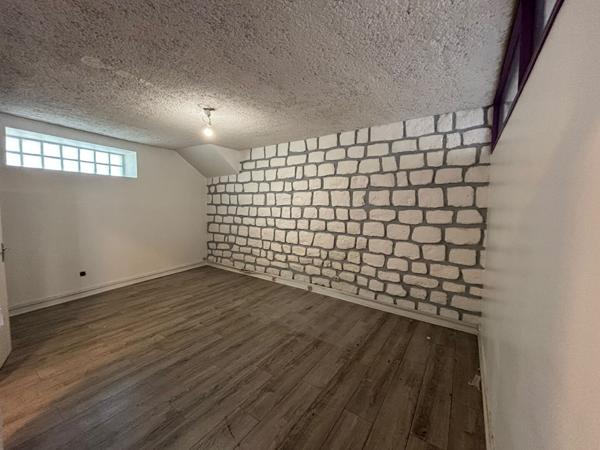 LOCAL PROFESSIONNEL / BUREAUX - 87 M² REZ-DE-CHAUSSÉE SUR RUE