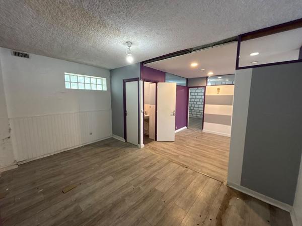 LOCAL PROFESSIONNEL / BUREAUX - 87 M² REZ-DE-CHAUSSÉE SUR RUE