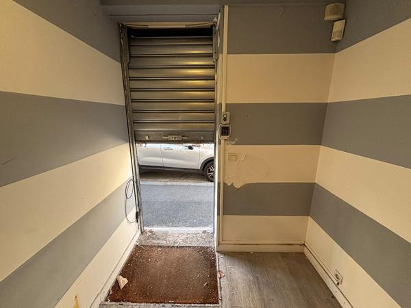 LOCAL PROFESSIONNEL / BUREAUX - 87 M² REZ-DE-CHAUSSÉE SUR RUE