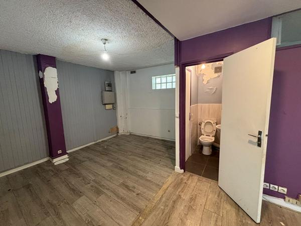 LOCAL PROFESSIONNEL / BUREAUX - 87 M² REZ-DE-CHAUSSÉE SUR RUE