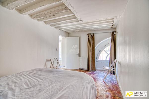 Versailles Saint-Louis appartement 2 pièces 37m² carrez situé au 1er étage d'un immeuble ancien €310 000 ** - Référence 25478