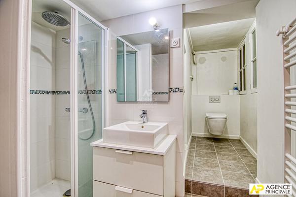 Versailles Saint-Louis appartement 2 pièces 37m² carrez situé au 1er étage d'un immeuble ancien €310 000 ** - Référence 25478