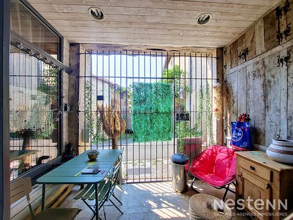 Location maison en pierre de 113 m² à Saint-Mézard avec 3 chambres, bureau et vaste pièce de vie