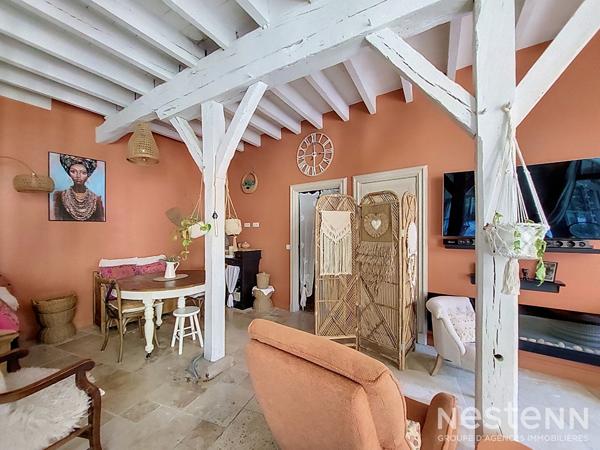 Location maison en pierre de 113 m² à Saint-Mézard avec 3 chambres, bureau et vaste pièce de vie