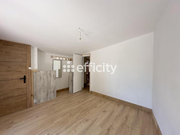 Maison
         5 pièces
        - 121 m² Exclusivité 580 000 € *