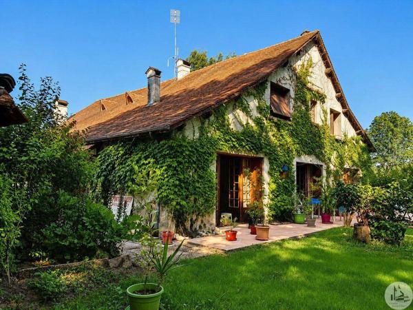 Périgourdine, au calme, 6 chambres, piscine,puits.