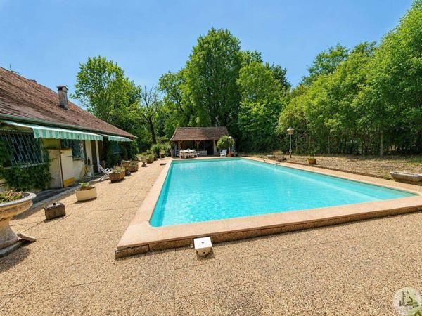 Périgourdine, au calme, 6 chambres, piscine,puits.