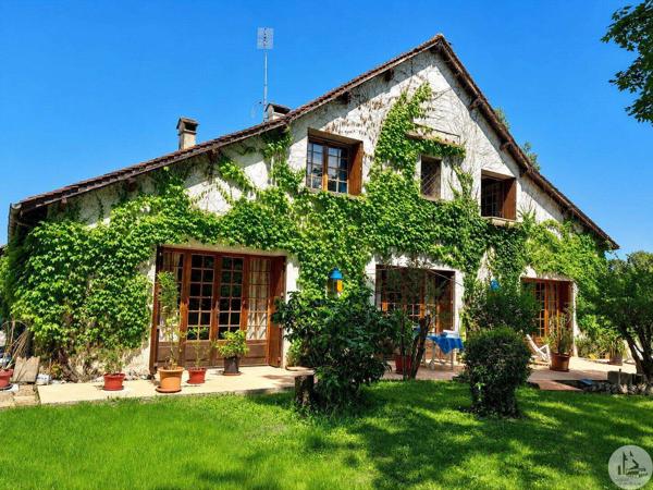 Périgourdine, au calme, 6 chambres, piscine,puits.