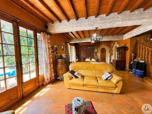 Périgourdine, au calme, 6 chambres, piscine,puits.