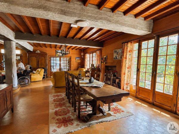 Périgourdine, au calme, 6 chambres, piscine,puits.