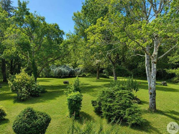 Périgourdine, au calme, 6 chambres, piscine,puits.