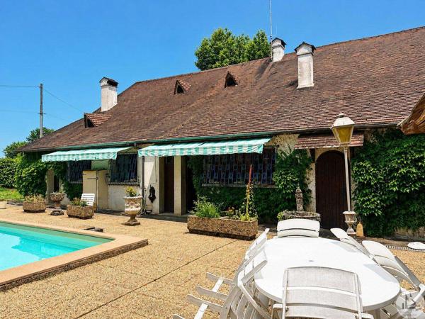Périgourdine, au calme, 6 chambres, piscine,puits.