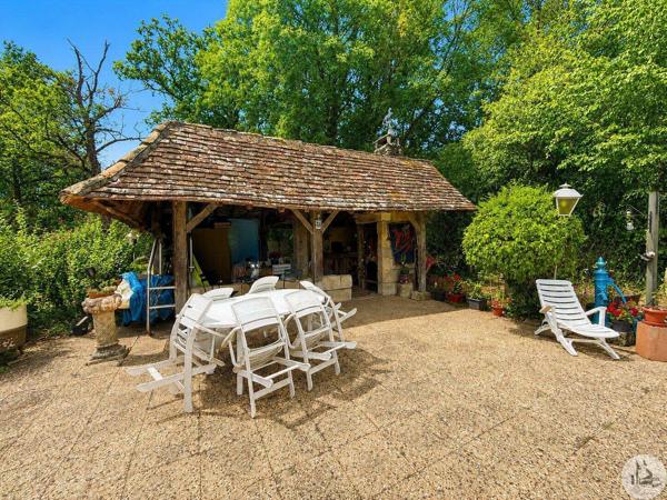 Périgourdine, au calme, 6 chambres, piscine,puits.