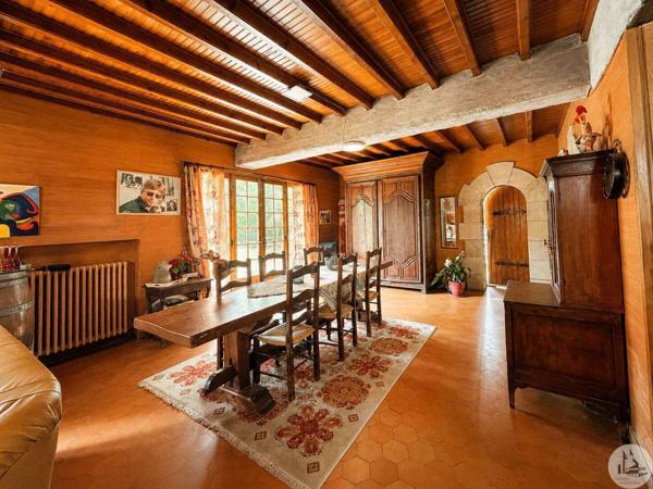 Périgourdine, au calme, 6 chambres, piscine,puits.