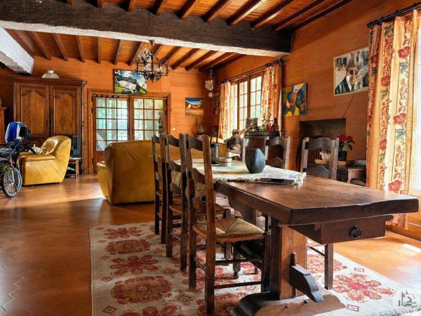 Périgourdine, au calme, 6 chambres, piscine,puits.