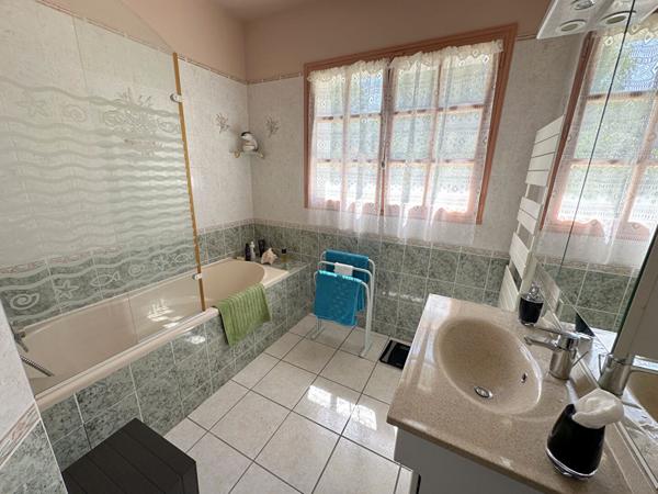 Maison de plain pied Marines 6 pièce(s) 135 m2 / 3 chambres / Sous sol total