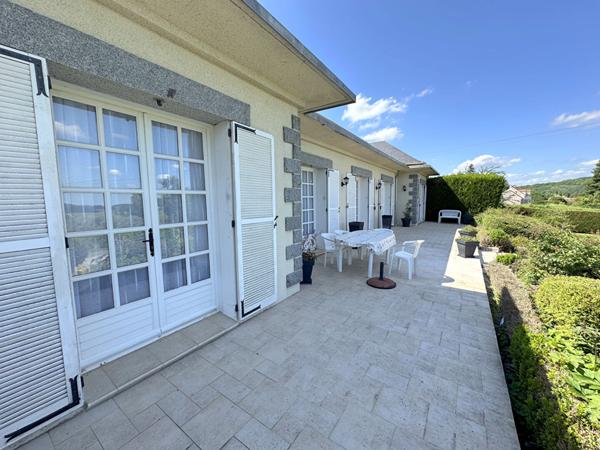 Maison de plain pied Marines 6 pièce(s) 135 m2 / 3 chambres / Sous sol total