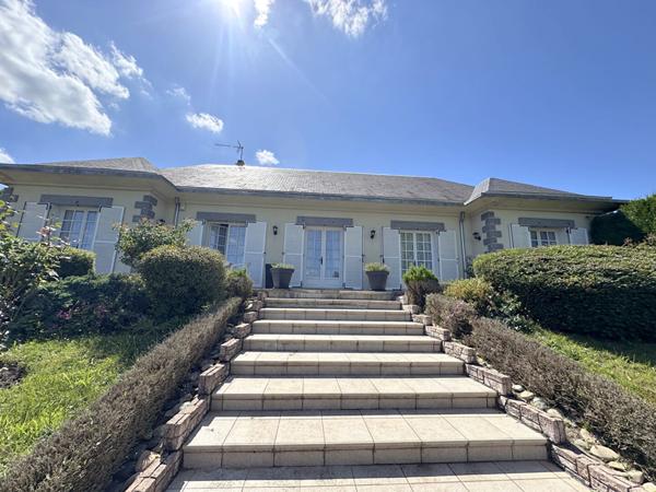 Maison de plain pied Marines 6 pièce(s) 135 m2 / 3 chambres / Sous sol total