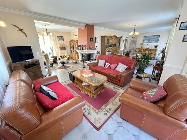 Maison de plain pied Marines 6 pièce(s) 135 m2 / 3 chambres / Sous sol total