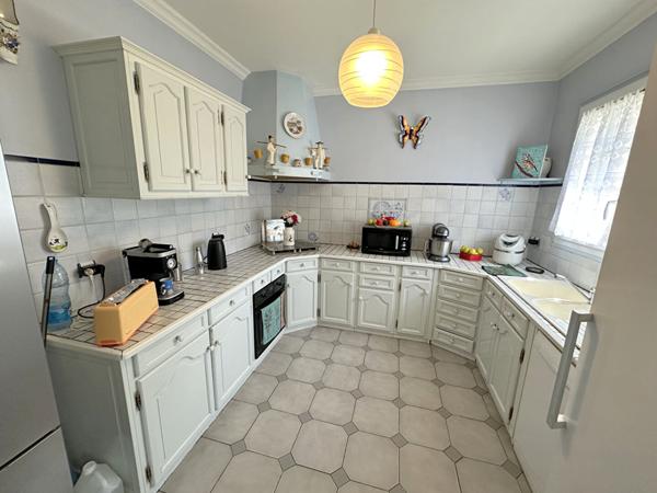 Maison de plain pied Marines 6 pièce(s) 135 m2 / 3 chambres / Sous sol total