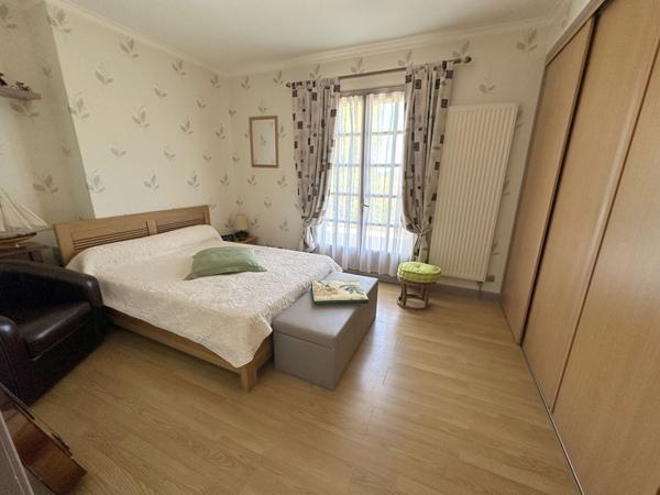 Maison de plain pied Marines 6 pièce(s) 135 m2 / 3 chambres / Sous sol total