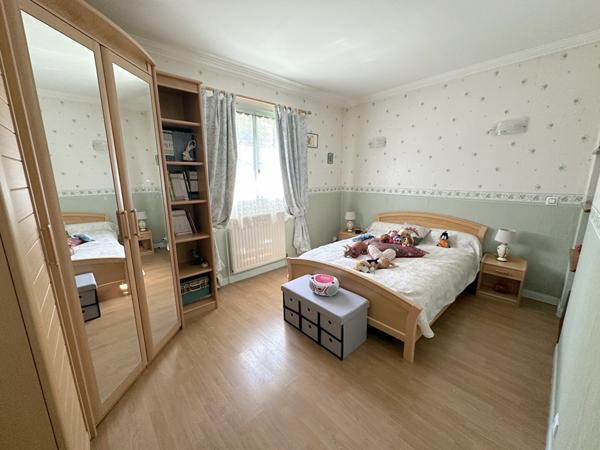 Maison de plain pied Marines 6 pièce(s) 135 m2 / 3 chambres / Sous sol total