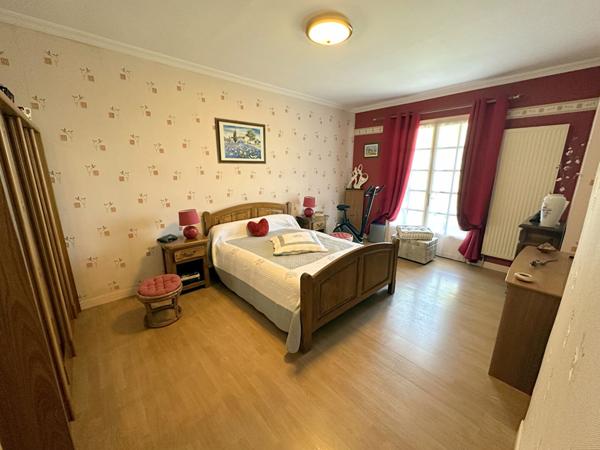 Maison de plain pied Marines 6 pièce(s) 135 m2 / 3 chambres / Sous sol total