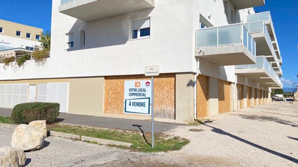 A VENDRE  Local commercial Monteux 247 m2