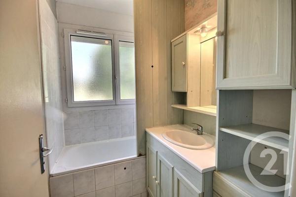 Appartement F3 à vendre  3 pièces - 65,23 m 2   MER  - 41