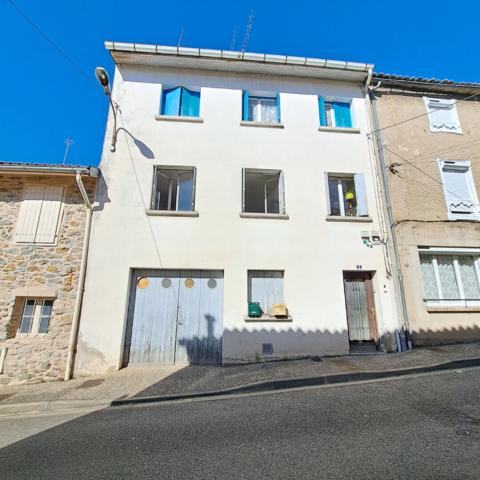 A VENDRE LAROQUE D'OLMES IMMEUBLE AVEC DEUX APPARTEMENTS ET JARDIN