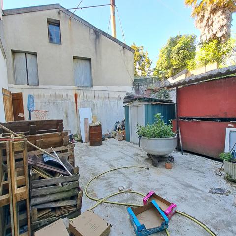 A VENDRE LAROQUE D'OLMES IMMEUBLE AVEC DEUX APPARTEMENTS ET JARDIN