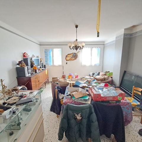 A VENDRE LAROQUE D'OLMES IMMEUBLE AVEC DEUX APPARTEMENTS ET JARDIN