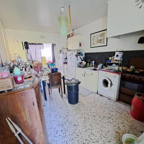 A VENDRE LAROQUE D'OLMES IMMEUBLE AVEC DEUX APPARTEMENTS ET JARDIN