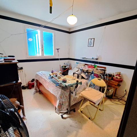 A VENDRE LAROQUE D'OLMES IMMEUBLE AVEC DEUX APPARTEMENTS ET JARDIN