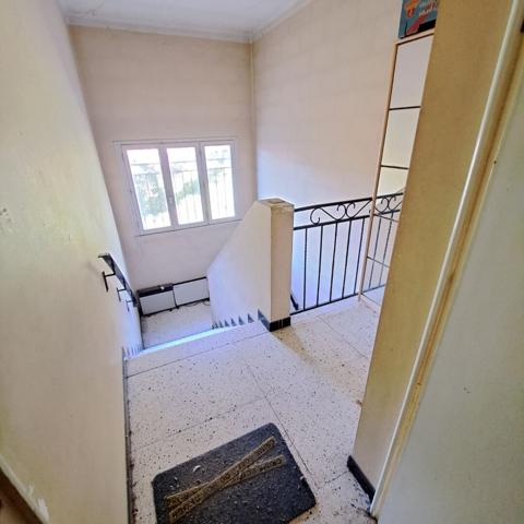 A VENDRE LAROQUE D'OLMES IMMEUBLE AVEC DEUX APPARTEMENTS ET JARDIN