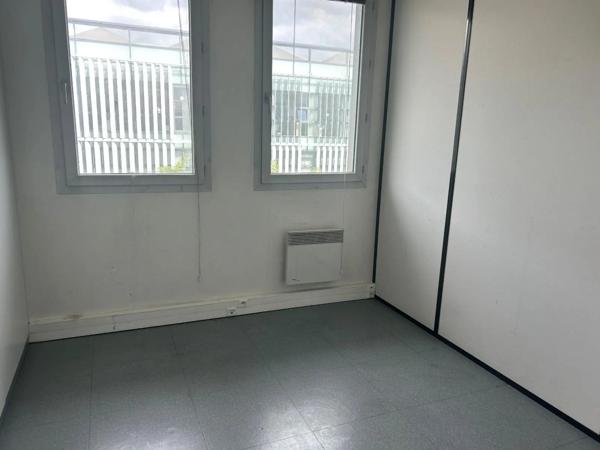 Local professionnel à louer 69.7m²