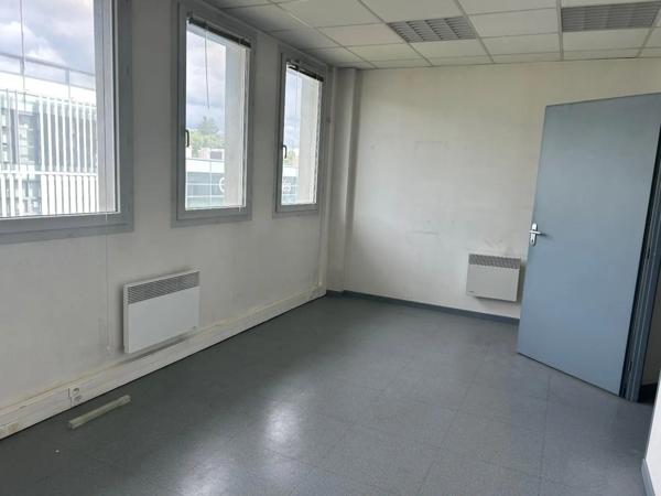 Local professionnel à louer 69.7m²