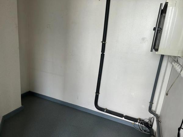 Local professionnel à louer 69.7m²