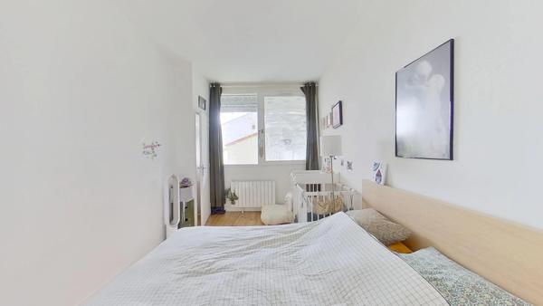 Duplex avec terrasse – À 4 min du métro Robespierre