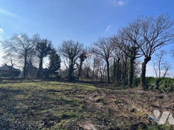 A 2 minutes d'EVRAN, au calme vente de trois terrains à bâtir d'une superficie de 592m² non via...