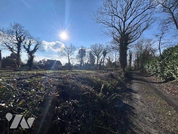 A 2 minutes d'EVRAN, au calme vente de trois terrains à bâtir d'une superficie de 592m² non via...