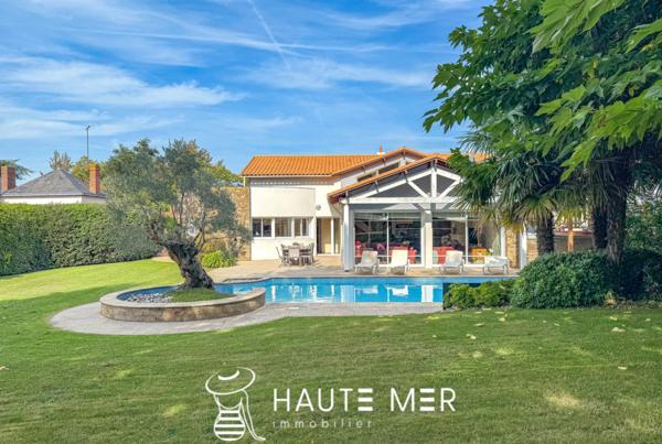 PALAIS – Belle propriété avec maison d’architecte, piscine et dépendances