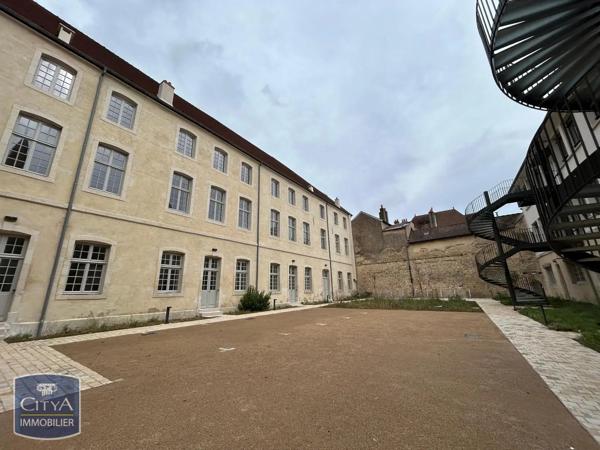 Appartement à louer 3 pièces 66.61m² Dole (39100)